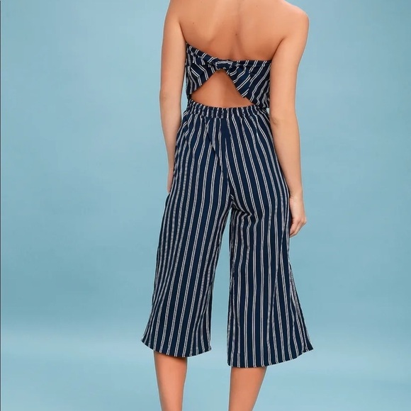 Nwt Lulu’s stripped jumpsuit - Picture 3 of 9